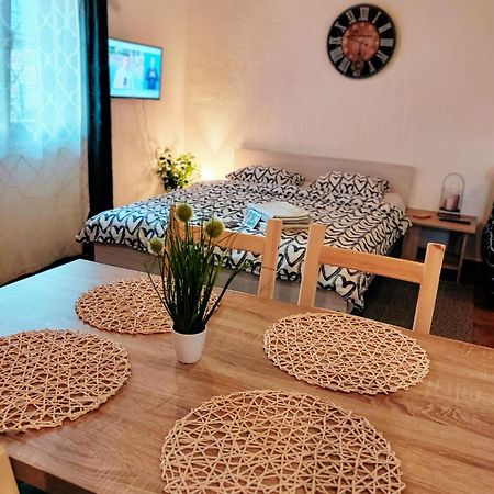 Studio Apartman Buteo Ястребарско Экстерьер фото